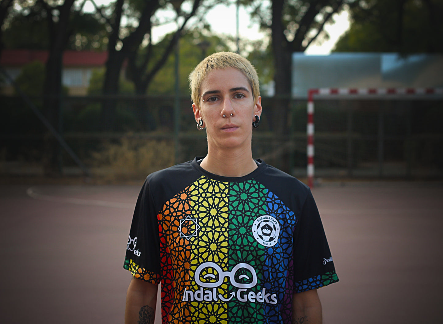 PRIMERA CAMISETA FURBOLLERAS ARCOIRIS ANDALUGUEEKS